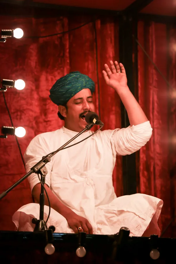 Virsaa live music performance – folk artist