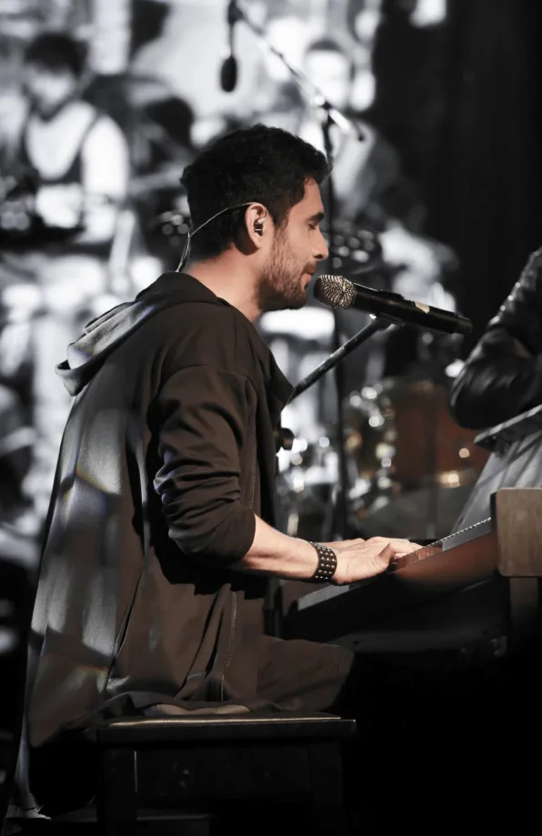 Virsaa live music performance – pianist